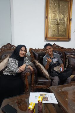 Profesi Make Up Artis Dongkrak Kemandirian Ekonomi Daerah