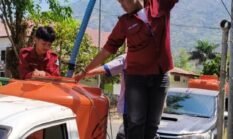 Sumber Air Baku PDAM Menipis, Diskominfo Enrekang Salurkan Air Bersih Untuk Warga.